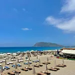 Apartmán Sa Apartments! Beachfront With Sea View & Pool
