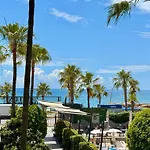 Sa Apartments! Beachfront With Sea View & Pool Apartmán