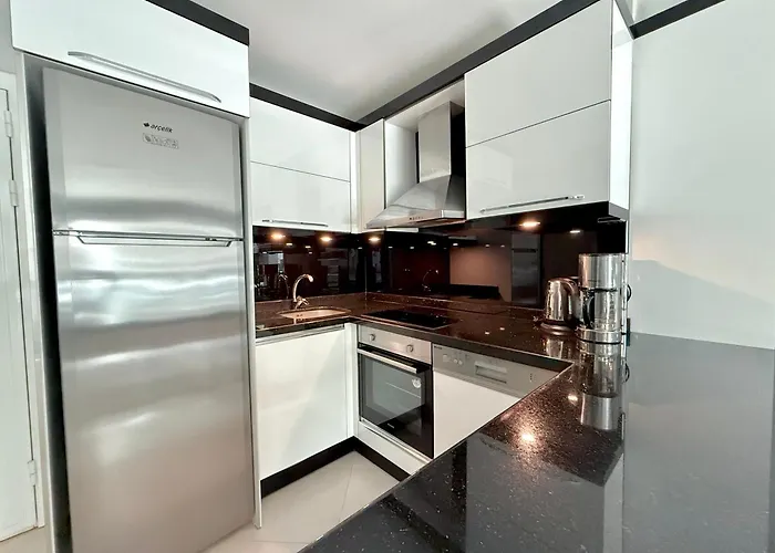 Apartman Sa Apartments! Beachfront With Sea View & Pool
