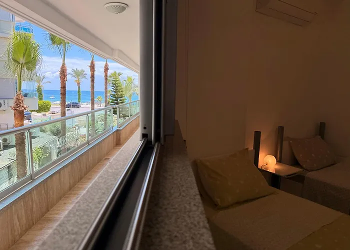 Apartman Sa Apartments! Beachfront With Sea View & Pool