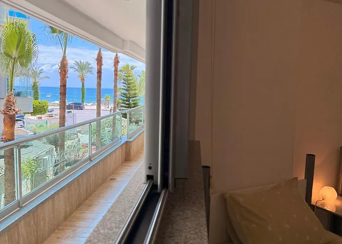 Apartman Sa Apartments! Beachfront With Sea View & Pool *