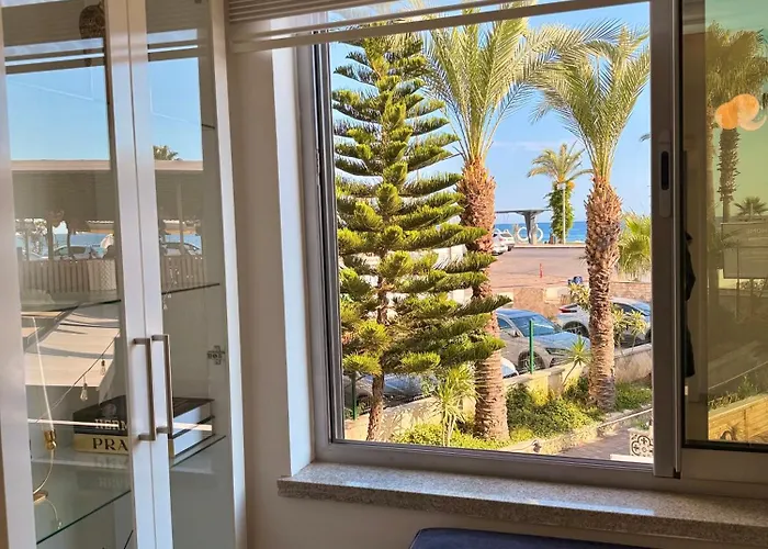 Apartman Sa Apartments! Beachfront With Sea View & Pool