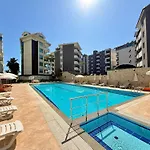 Sa Apartments! Beachfront With Sea View & Pool Appartement