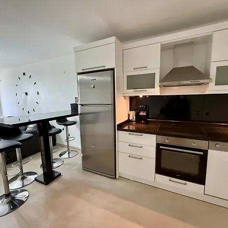 Apartment Sa Apartments! Beachfront Apartment With Sea View & Pool *