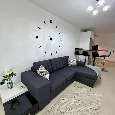 Sa Apartments! Beachfront With Sea View & Pool شقة