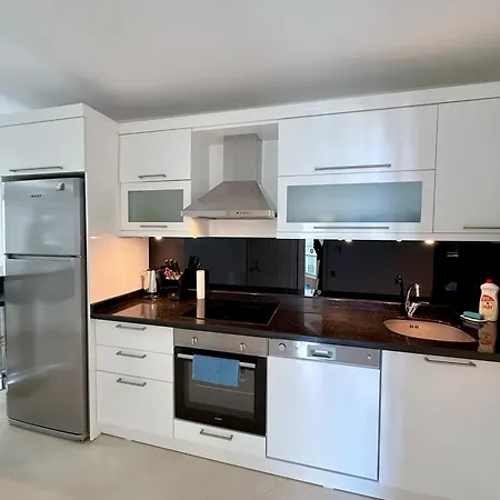 شقة Sa Apartments! Beachfront With Sea View & Pool