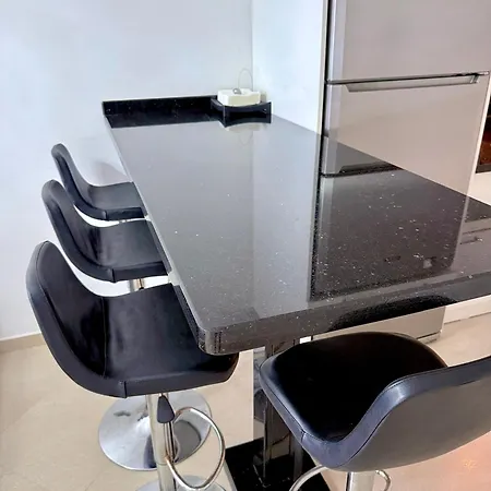 Sa Apartments! Beachfront With Sea View & Pool شقة *