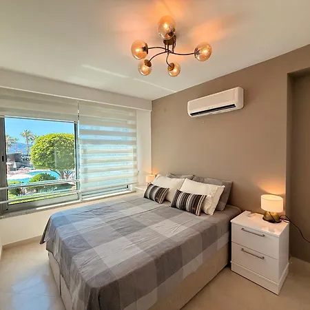 Sa Apartments! Beachfront With Sea View & Pool شقة