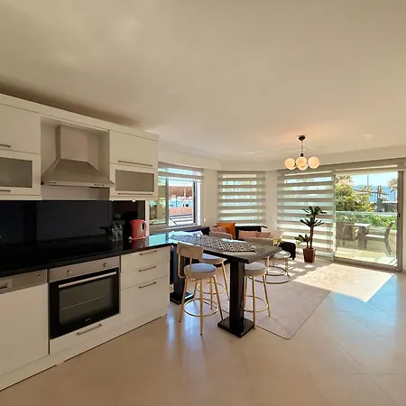 Sa Apartments! Beachfront With Sea View & Pool Apartment Alanya