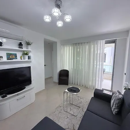 Sa Apartments! Beachfront Apartment With Sea View & Pool Appartement