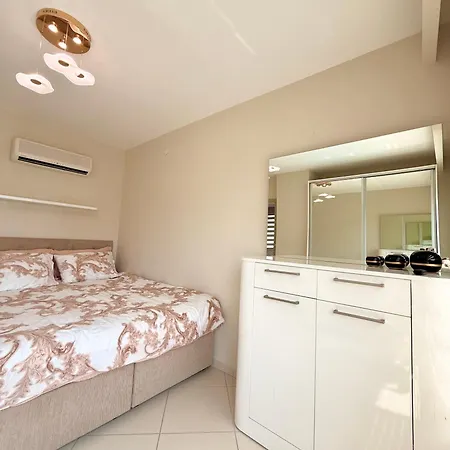 Sa Apartments! Beachfront In Oba Апартаменты