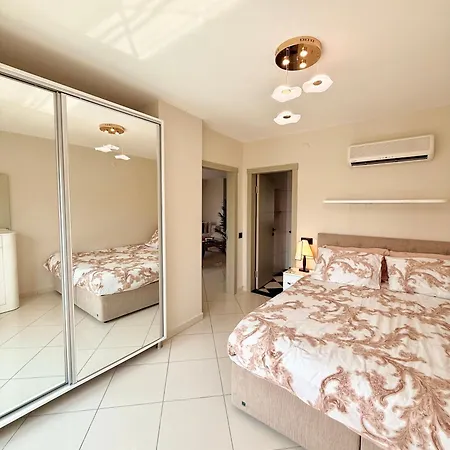 Апартаменты Sa Apartments! Beachfront In Oba *